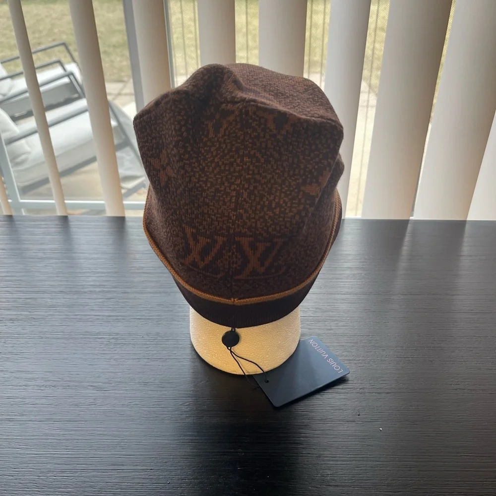 Brown and Tan Beanie! OS NWT - Picture 6 of 6